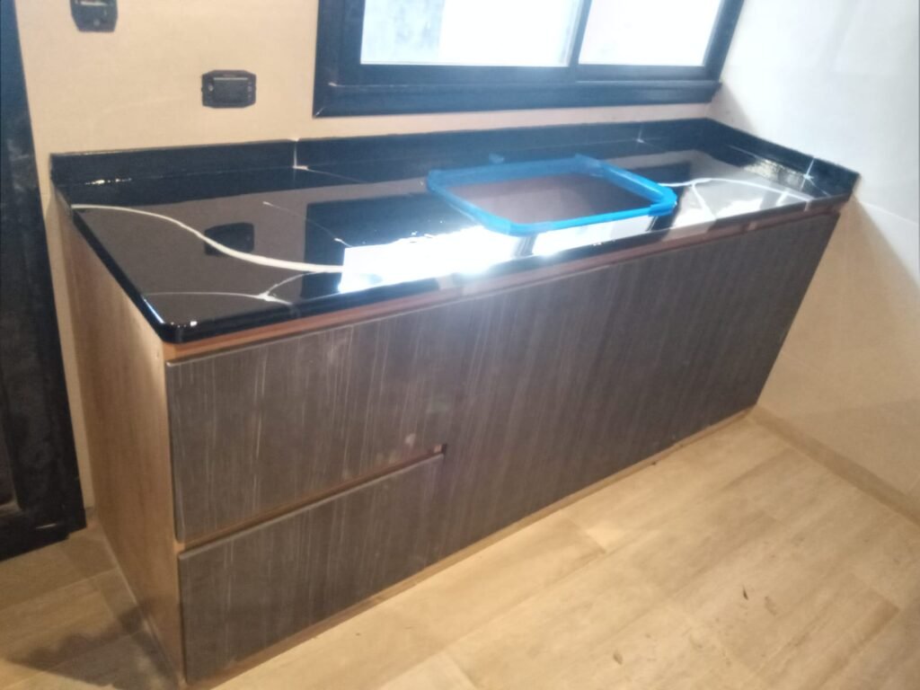 Instalación de porcelanato líquido para pisos y mesadas