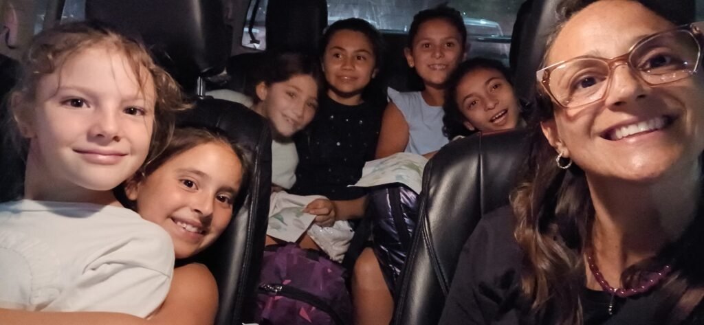 Cuido adultos mayores y niños hago traslados