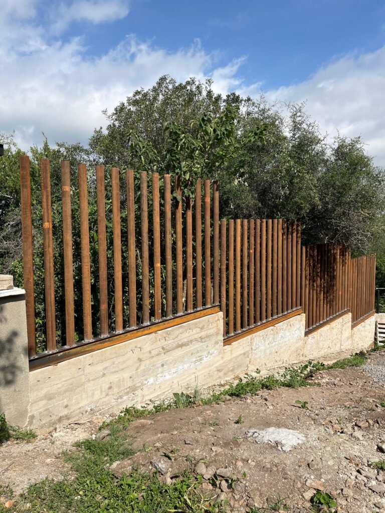 Herrería en general y carpintería