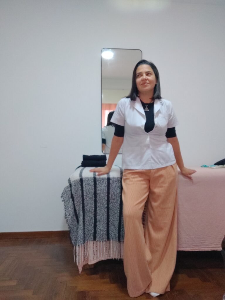Masoterapeuta, pedicuría, depilación.