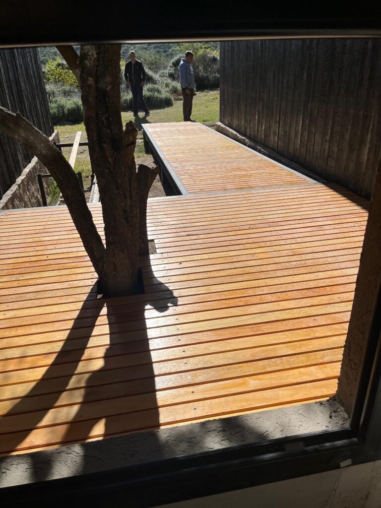 Herrería en general y carpintería