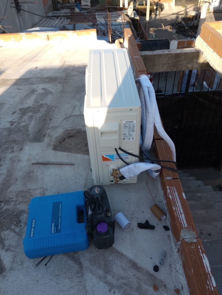 Instalación de aire acondicionado y electricidad