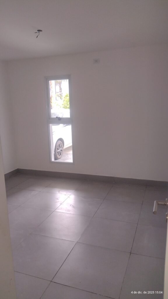 Aplicador de revestimiento acrílico y pintor de obra