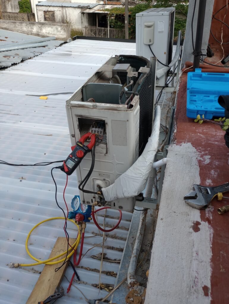 Instalación de aire acondicionado y electricidad