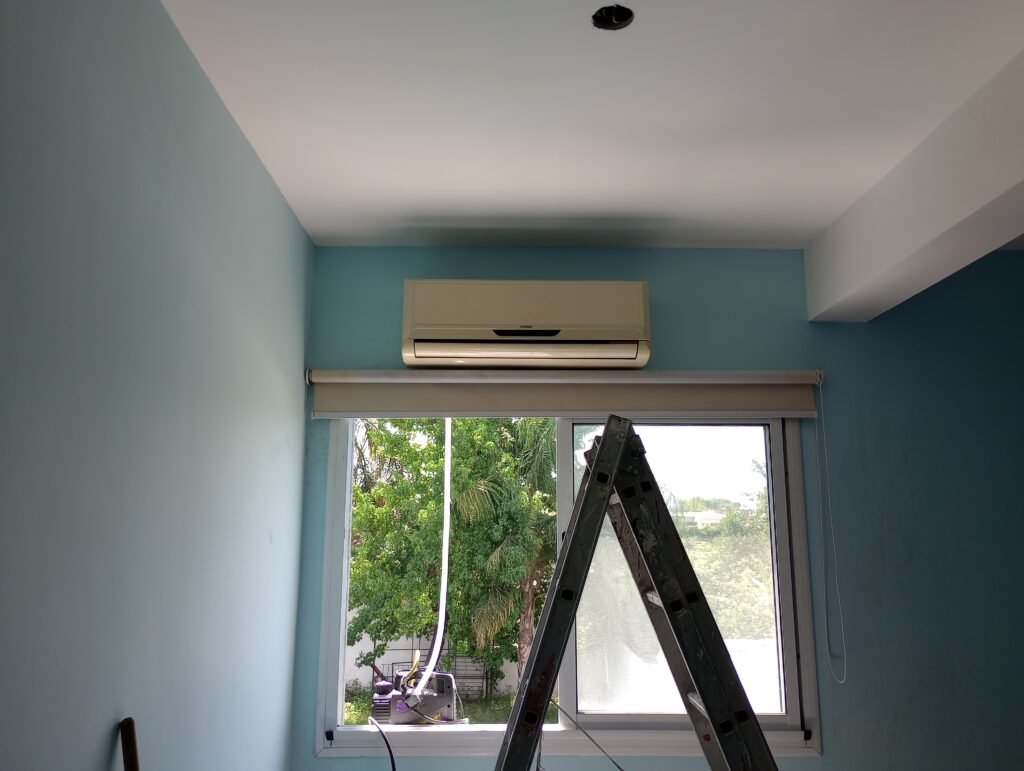 Instalación de aire acondicionado y electricidad