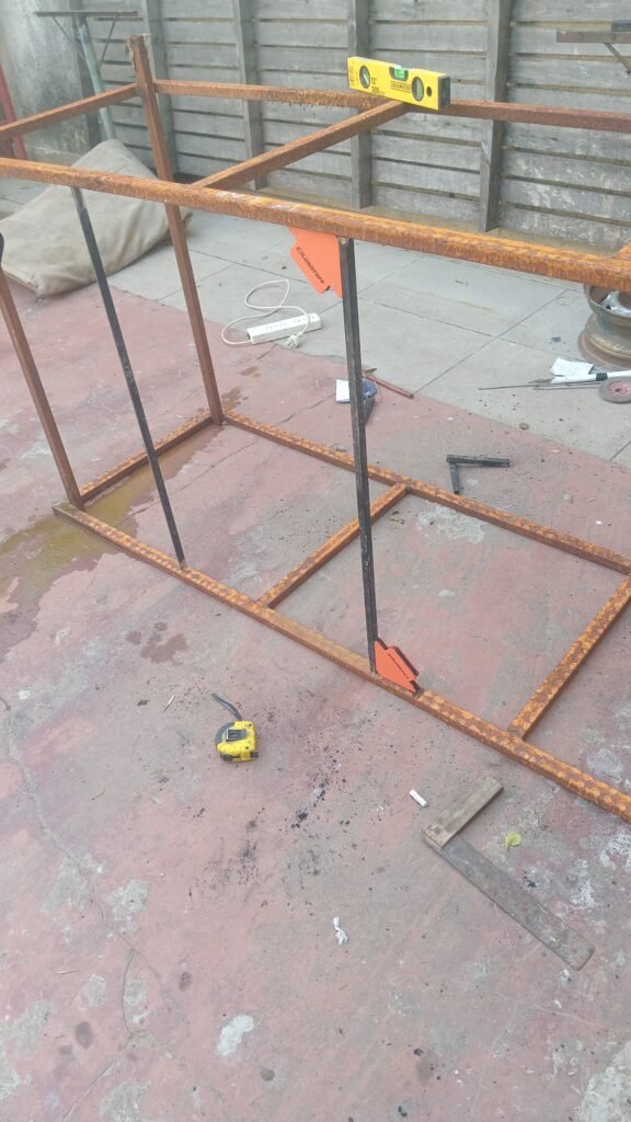 Herrero mano de obra calificada