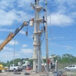 Oficial especializado en líneas de alta media y baja tensión