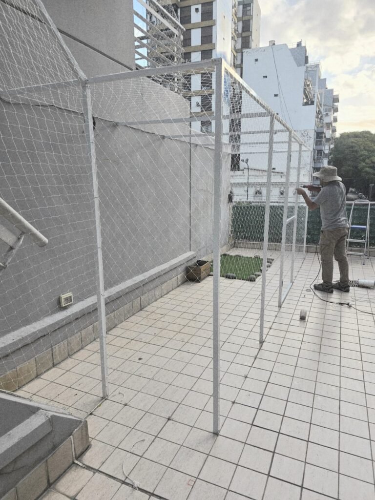 Provisión e instalación de redes en balcones, ventanas, patios y terrazas