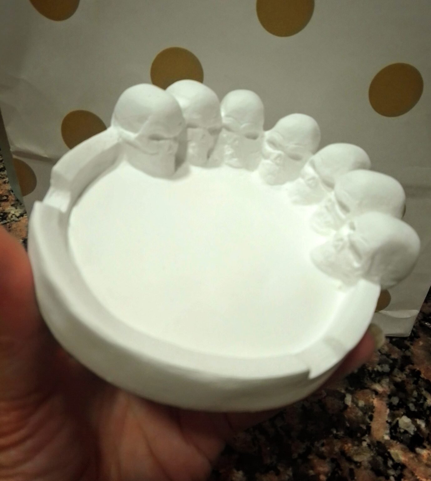 Fabricante de figuras en yeso