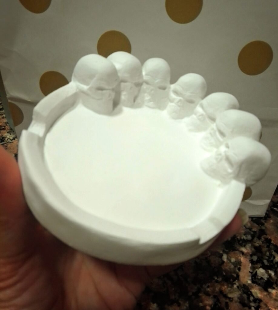Fabricante de figuras en yeso
