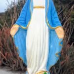 Fabricante de figuras en yeso