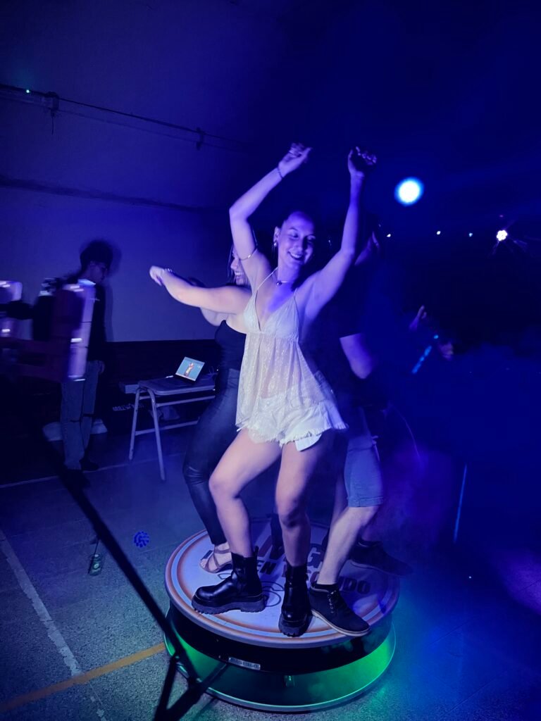 Dj e iluminación técnica para eve