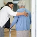 Cuidadora domiciliaria de adultos mayores y niños