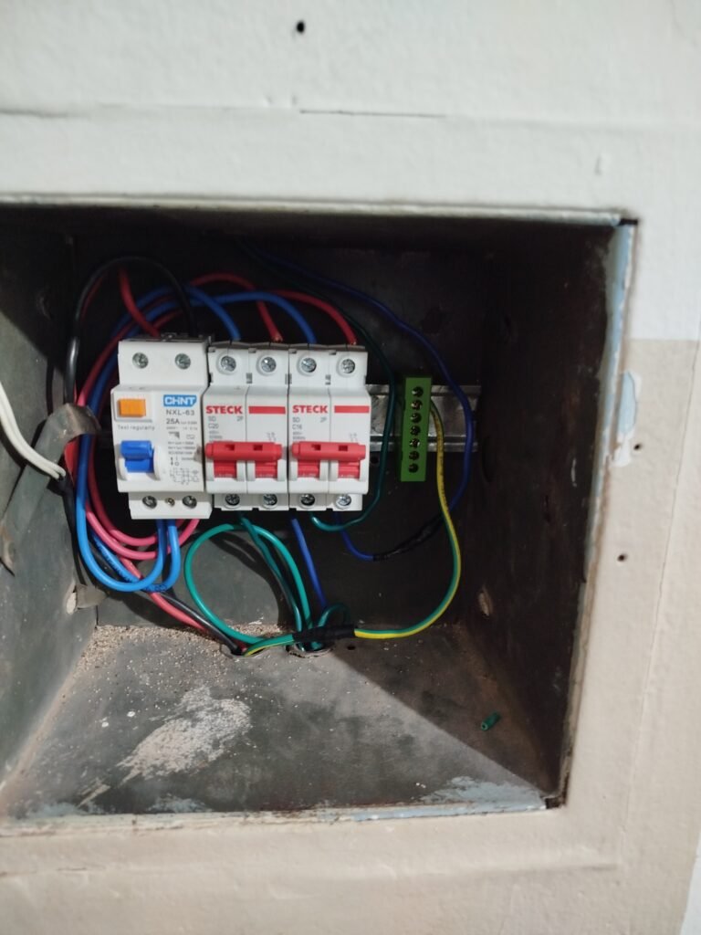Electricista matriculado (hogar e industrial)