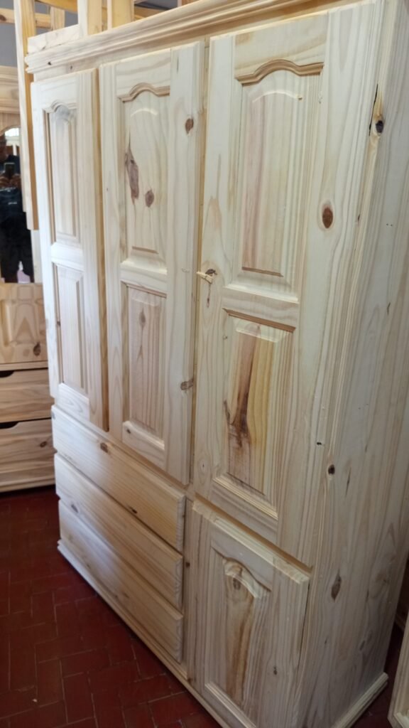 Muebles de pino y melamina