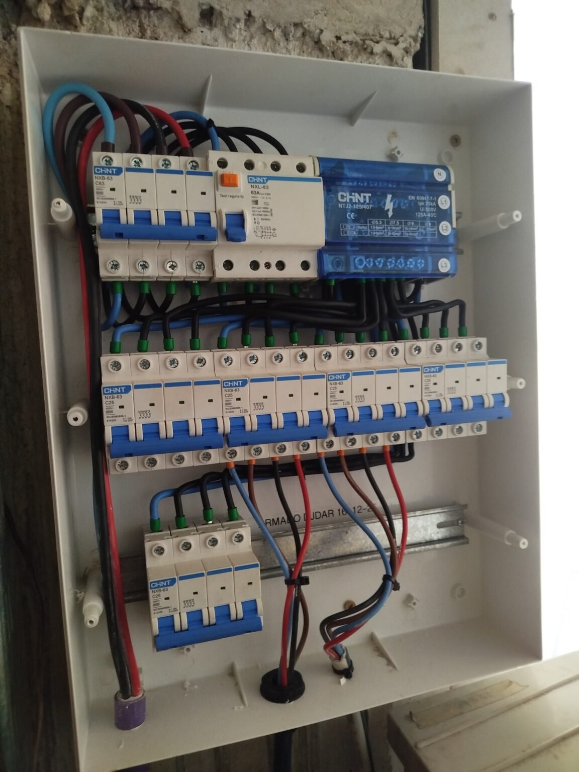 Electricista matriculado (hogar e industrial)