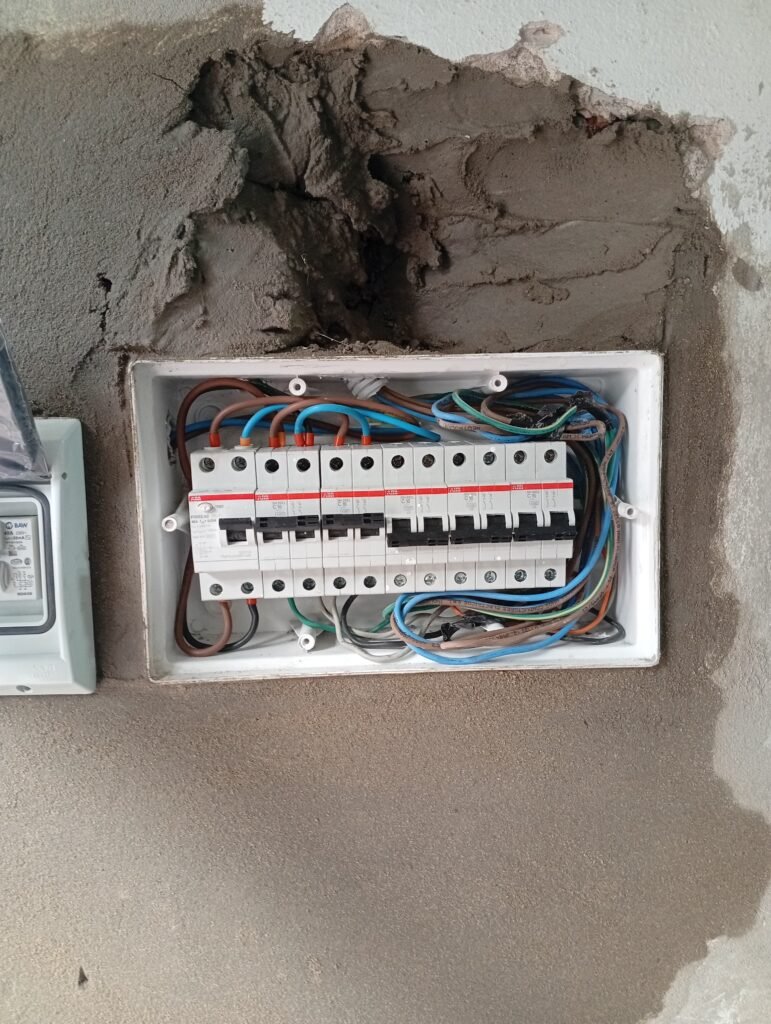 Albañileria,plomería, electricidad,pintura.