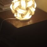 Fabricación de Lámparas artesanales para apoyar o colgar en cartulina y polipropileno..