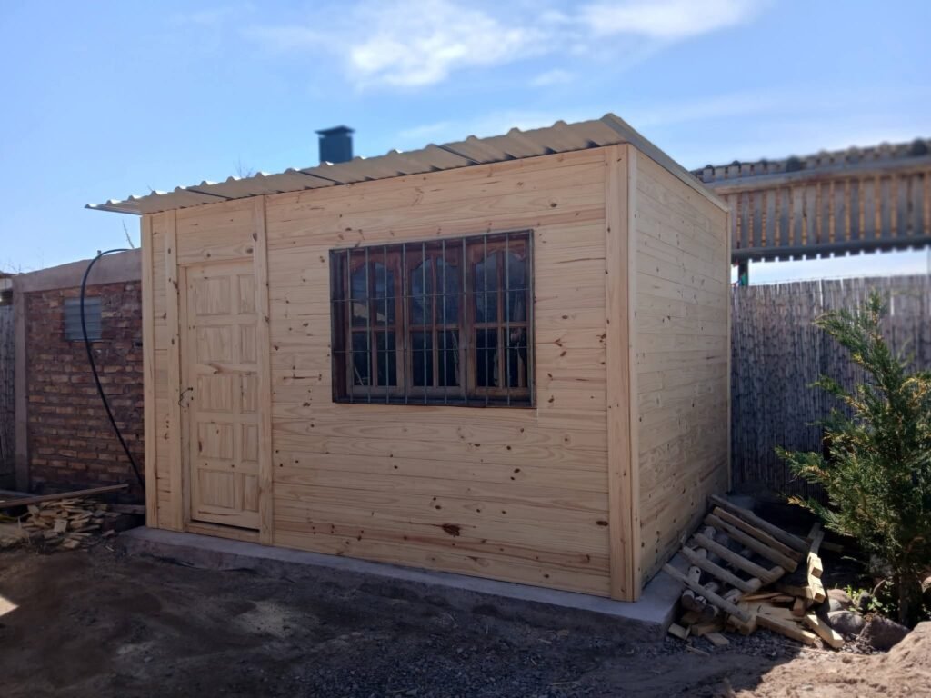Construcción de quinchos y módulos habitacionales