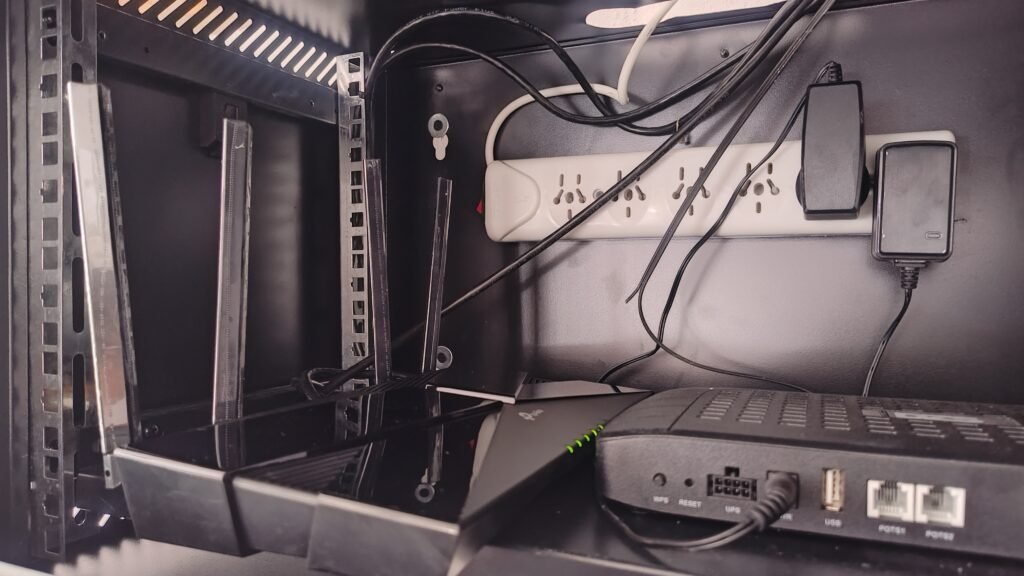Soluciones en redes Lan, Wifi e instalación de cámaras de seguridad. Electricidad en general