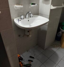 Electricista, carpintero, varios.