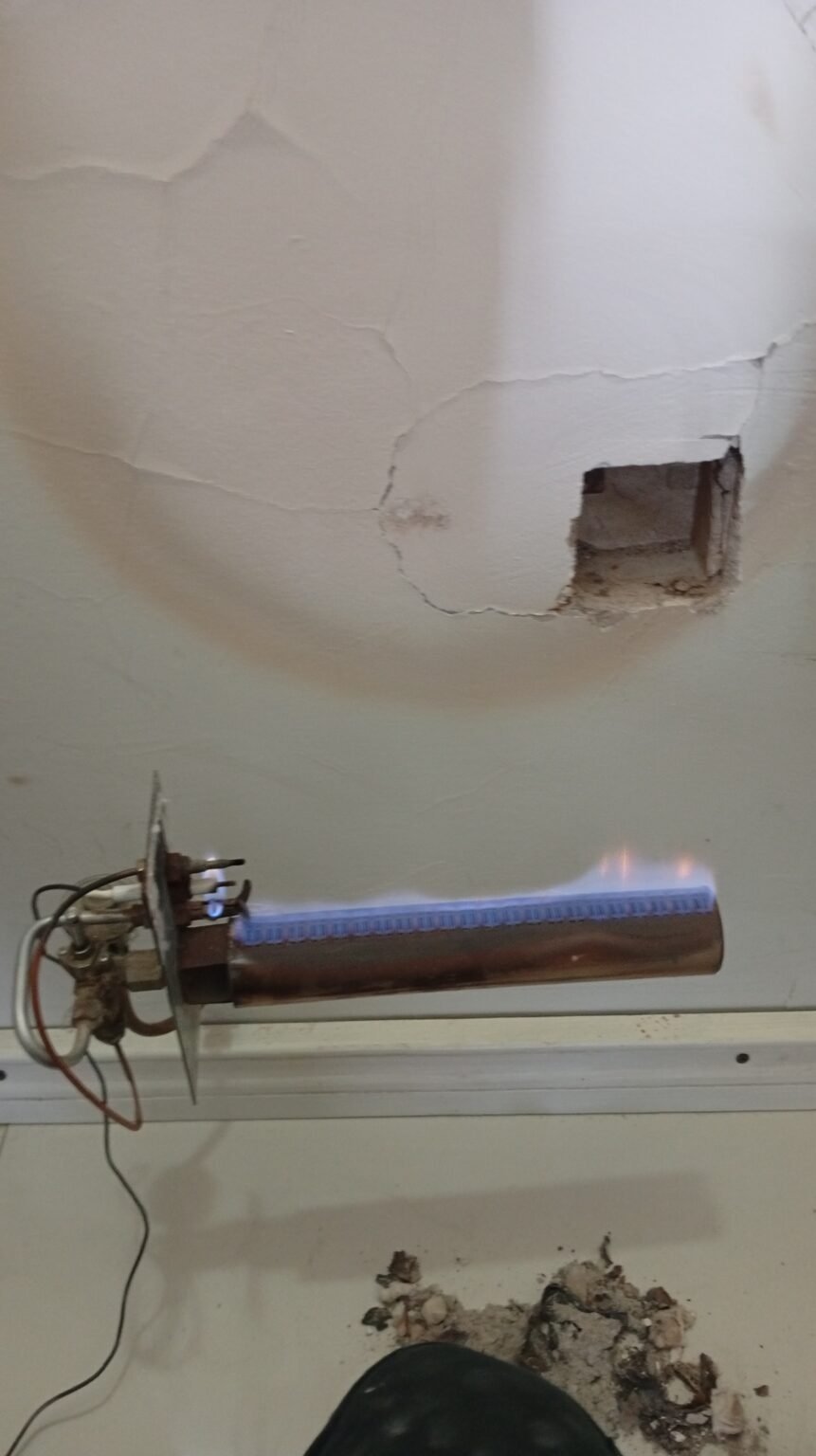 César Chandler técnico matriculado en refrigeración, especialidad en limpieza y mantenimiento de aires acondicionados Split, Inverter y piso techo