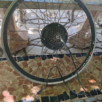 Técnico en reparación de vehículos eléctricos