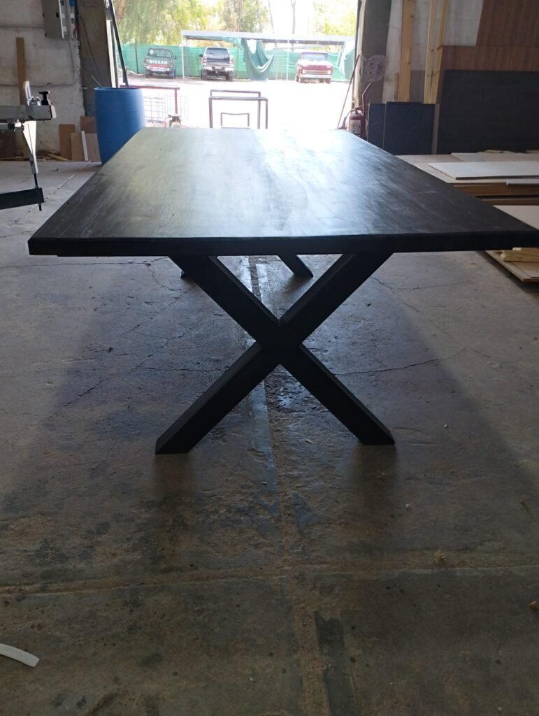Raiz y Acero Muebles