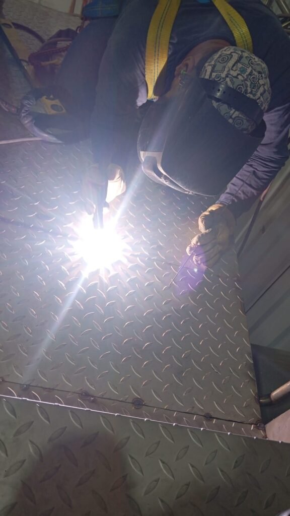 Servicio de plomería,herrería estructuras montajes, inoxidable y soldaduras de aluminio