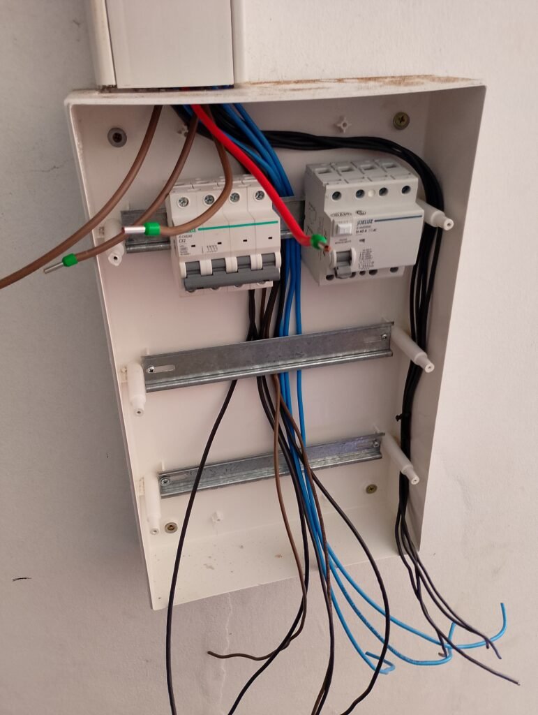 Electricista con Certificado y Construcción en General