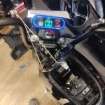 Técnico en reparación de vehículos eléctricos