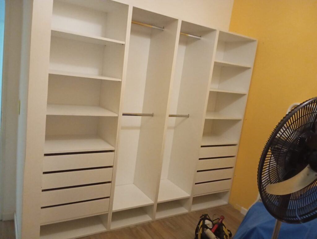 Restauración de muebles en general , diseño , fabricación y instalación de muebles de melamina