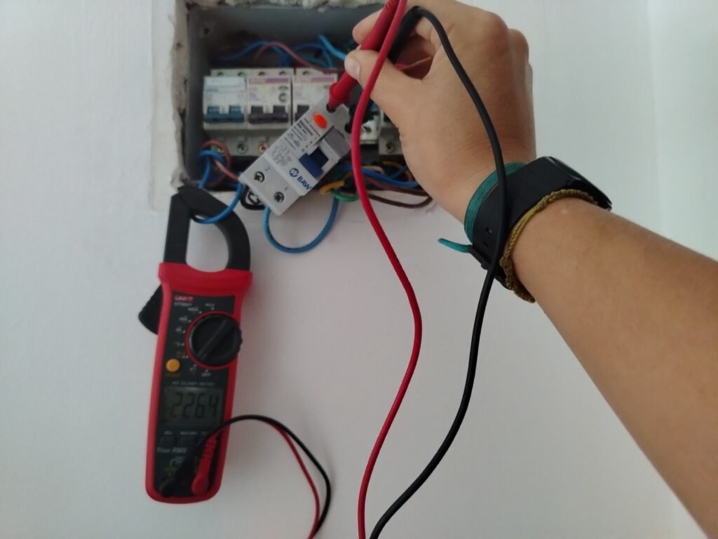 Electricista matriculada