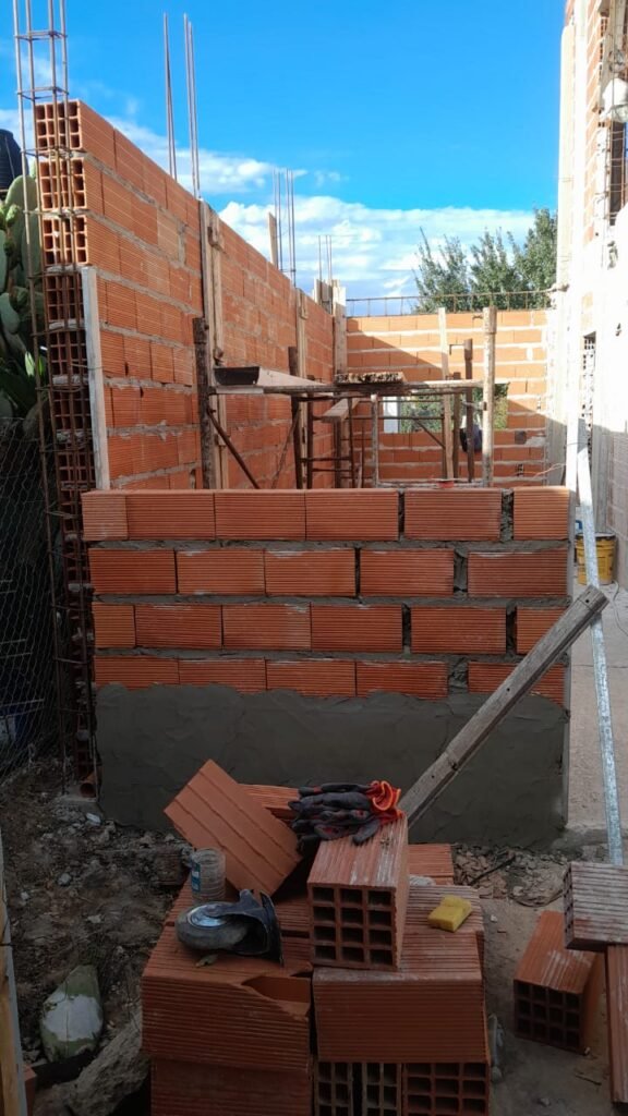 Construcción desde 0 . Electricista matriculado.instslador de aire acondicionado matriculado. Instalador de camaras de seguridad