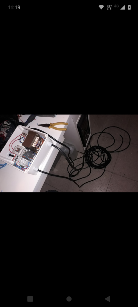 Electricista. Instalación y reparación de aires acondicionados y heladeras.