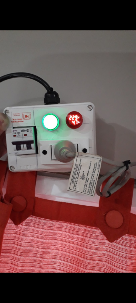 Electricista. Instalación y reparación de aires acondicionados y heladeras.