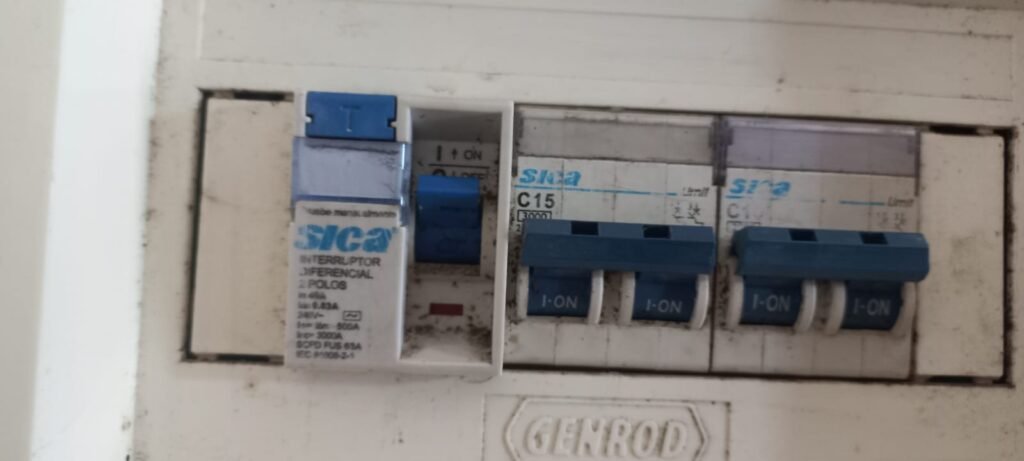 ELECTRICIDAD Y CARPINTERIA