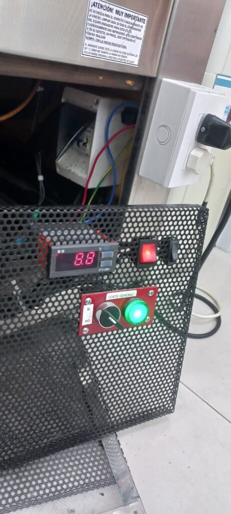 Electricista .  Técnico refrigera
