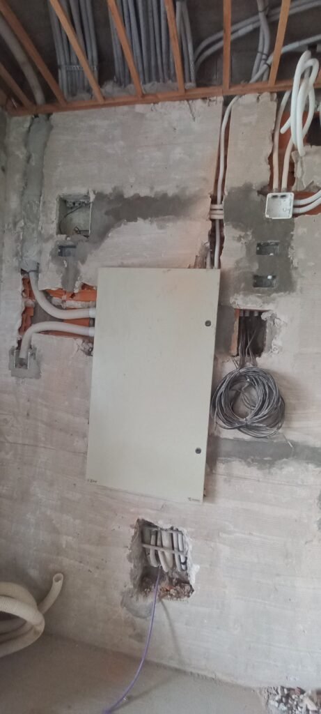 Electricista .  Técnico refrigera