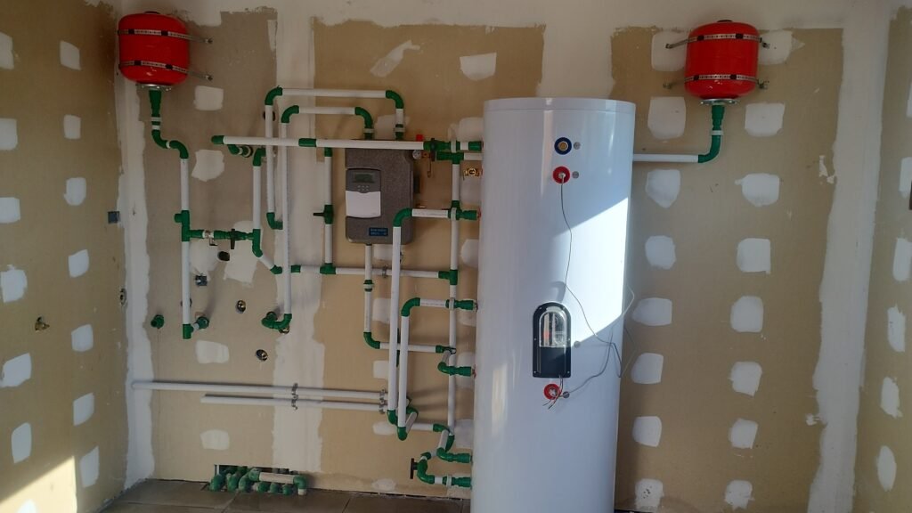 Instalaciones integrales agua, gas, electricidad, climatización calefacción central aires calderas losa radiante
