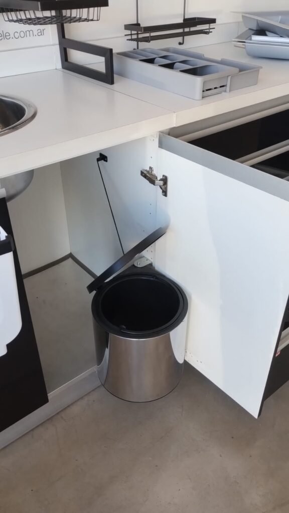 Herrajes y accesorios para mueble