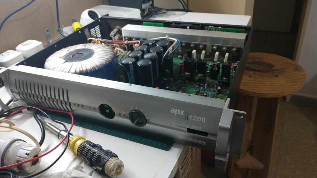 Taller de reparación de electrónica de audio y general