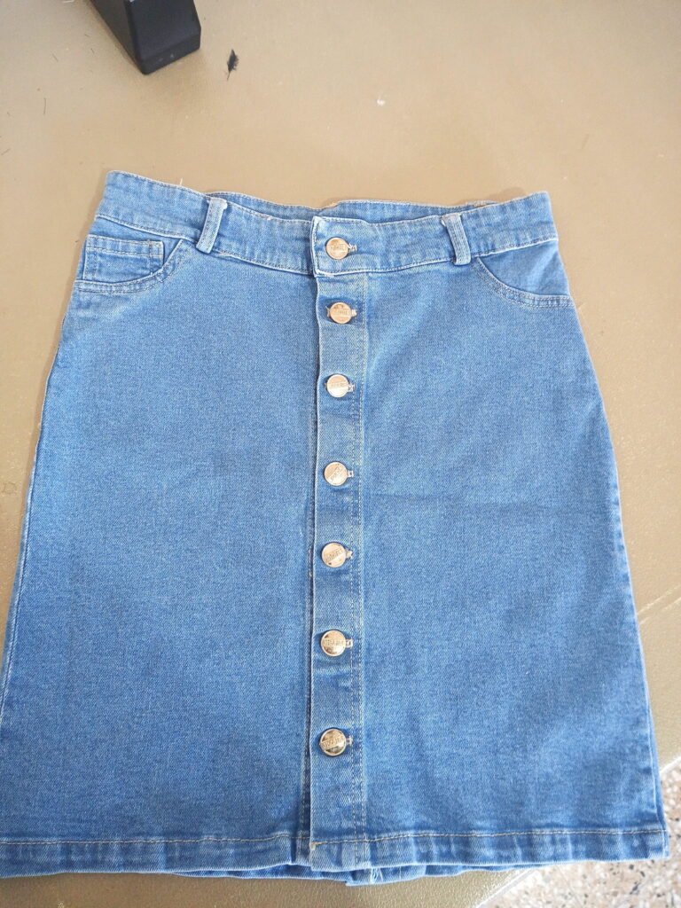 Grachu. Costurera textil.