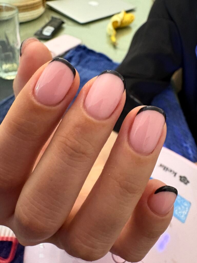 Peluquería y manicurista