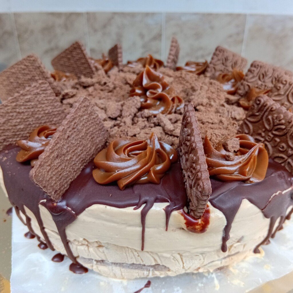 Sanguches de miga, tartas y torta